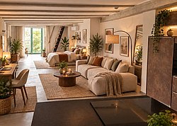 Loft mit KI eingerichtet