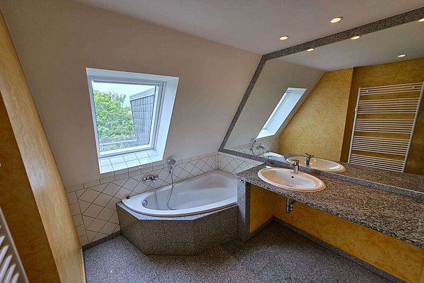 Bad mit Wanne