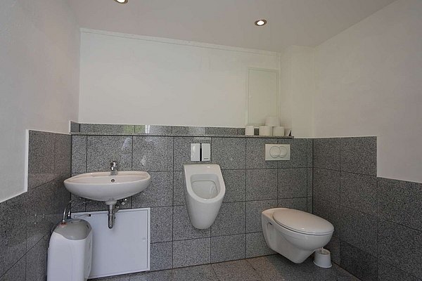 fes4345-extra-wc-haus-fuer-die