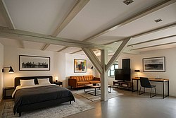 Loft (mit KI eingerichtet)